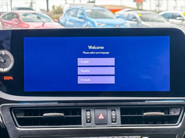 2025 Lexus ES 300h Luxury
