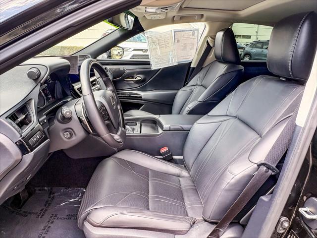 2025 Lexus ES 300h Luxury