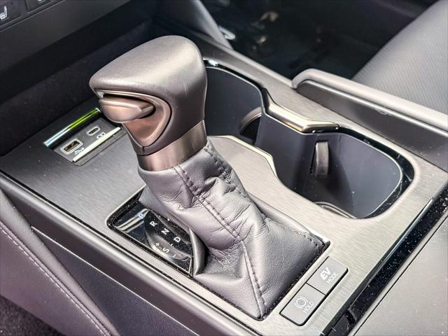 2025 Lexus ES 300h Luxury