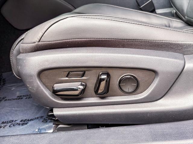 2025 Lexus ES 300h Luxury