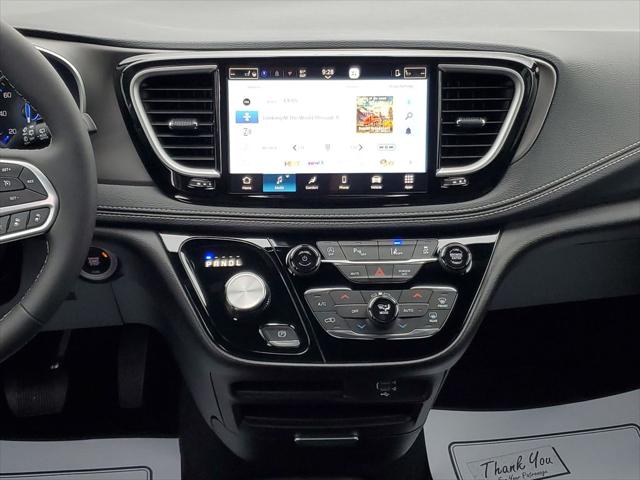 2027 Chrysler Pacifica Select