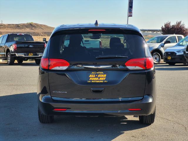 2023 Chrysler Voyager LX