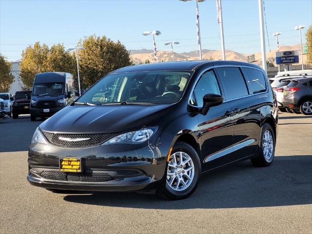 2023 Chrysler Voyager LX