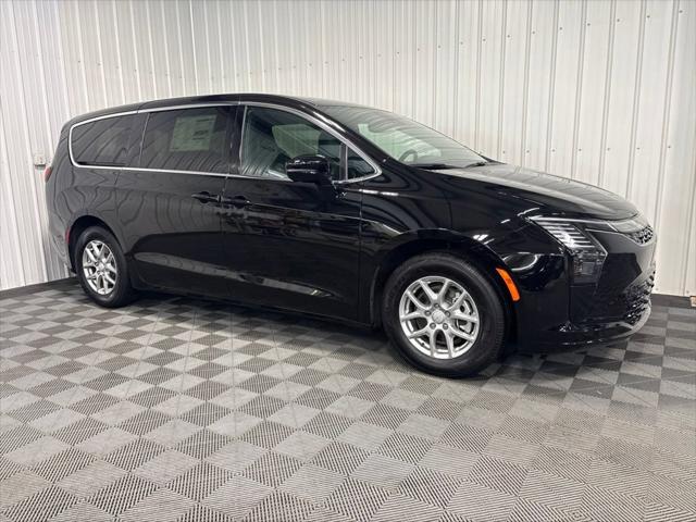 2027 Chrysler Pacifica Select for sale in Celina, OH
