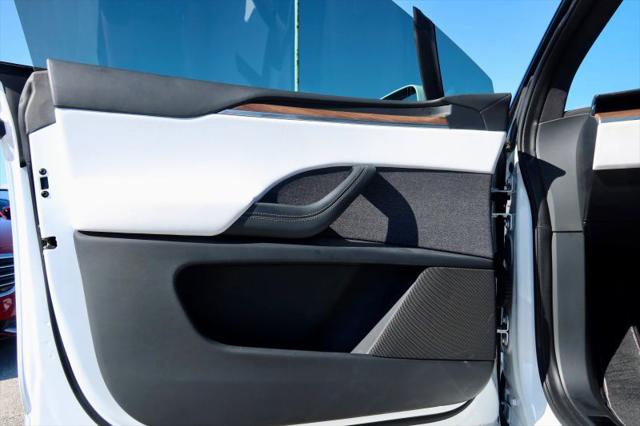 2023 Tesla Model X Base