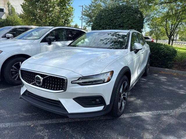 2025 Volvo V60 Cross Country Plus, B5 AWD Gas mild hybrid for sale in Dublin, OH