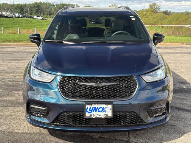 2025 Chrysler Pacifica Limited AWD