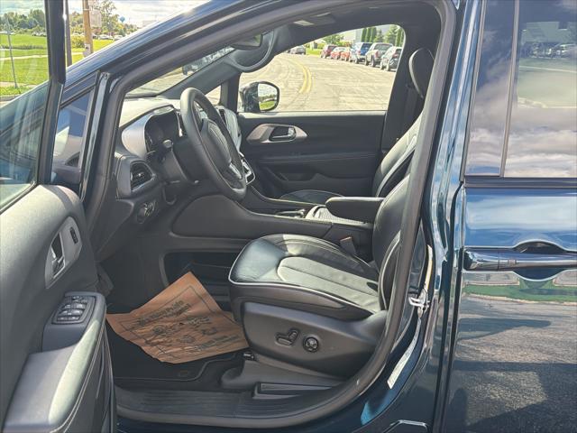 2025 Chrysler Pacifica Limited AWD
