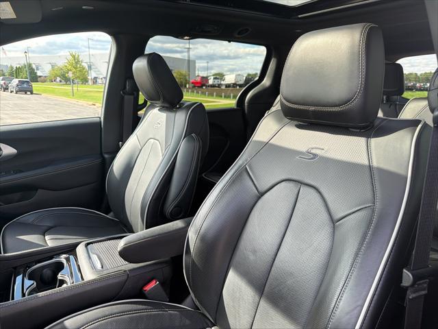 2025 Chrysler Pacifica Limited AWD