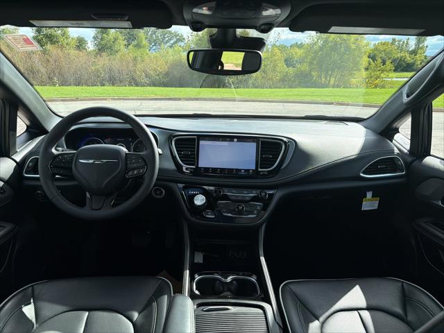 2025 Chrysler Pacifica Limited AWD