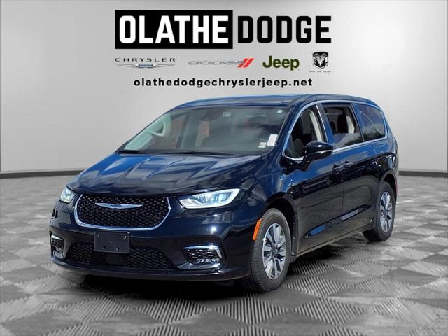 2024 Chrysler Pacifica Hybrid Select for sale in Olathe, KS