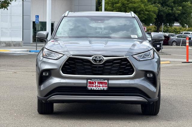 2026 Toyota Highlander Hybrid Platinum