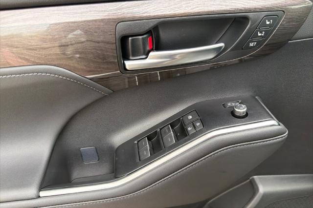 2026 Toyota Highlander Hybrid Platinum