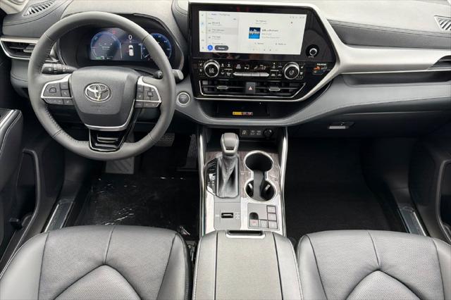 2026 Toyota Highlander Hybrid Platinum