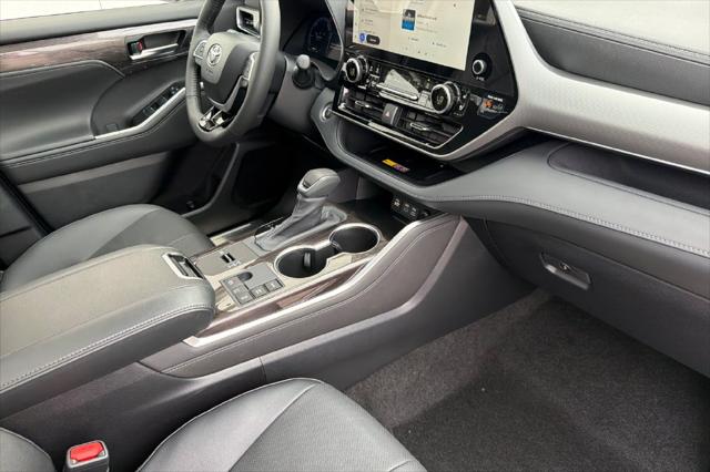 2026 Toyota Highlander Hybrid Platinum
