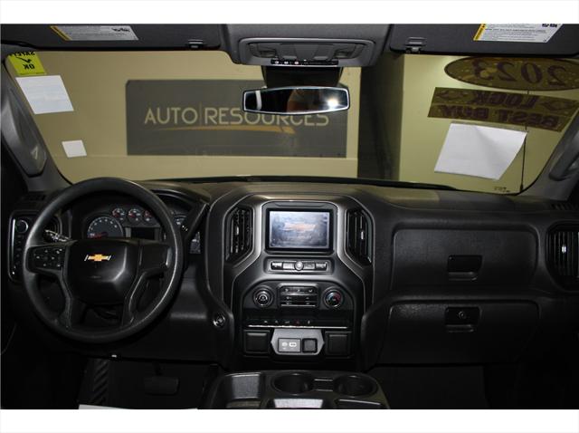2023 Chevrolet Silverado 1500 4WD Crew Cab Standard Bed Custom