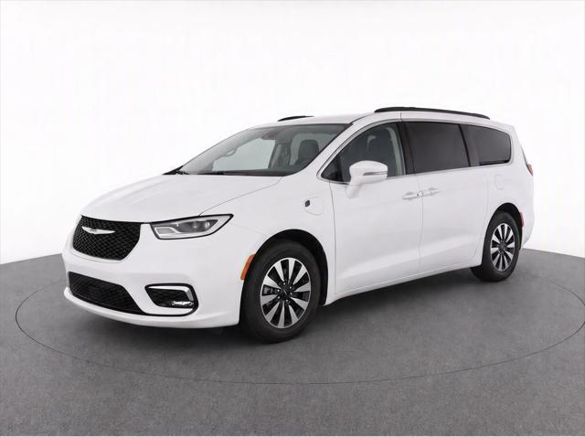 2022 Chrysler Pacifica Hybrid Touring L for sale in Woburn, MA