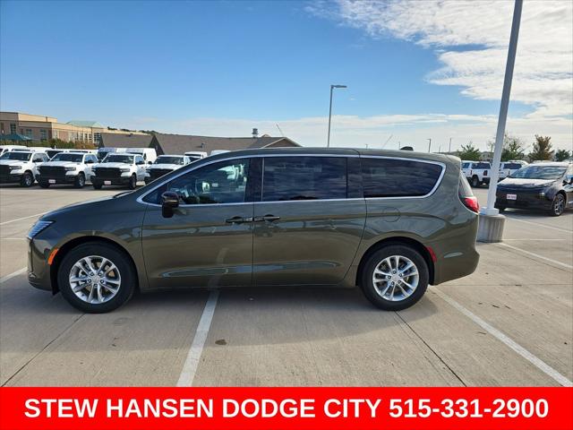 2027 Chrysler Pacifica Select for sale in Urbandale, IA