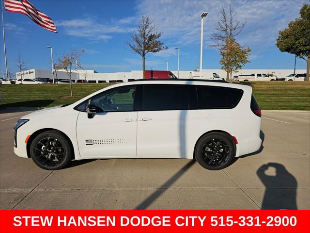 2027 Chrysler Pacifica Select for sale in Urbandale, IA