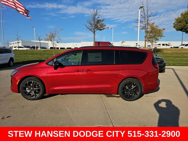 2027 Chrysler Pacifica Limited for sale in Urbandale, IA