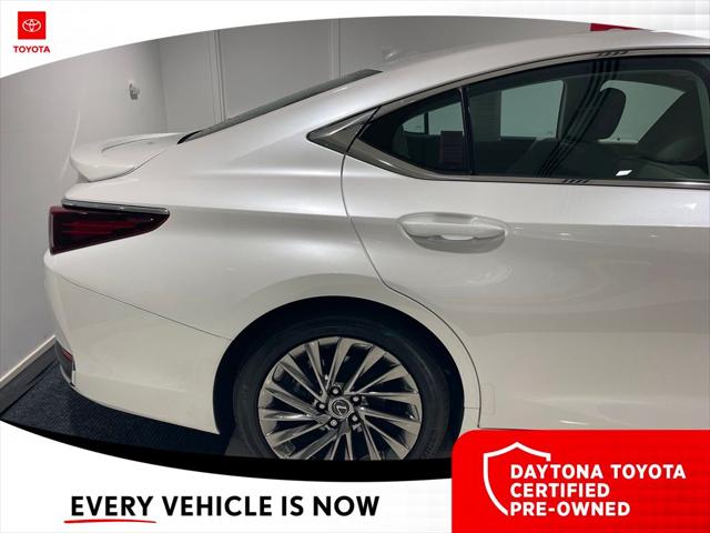 2025 Lexus ES 300h Luxury