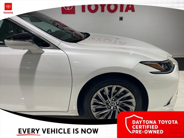 2025 Lexus ES 300h Luxury