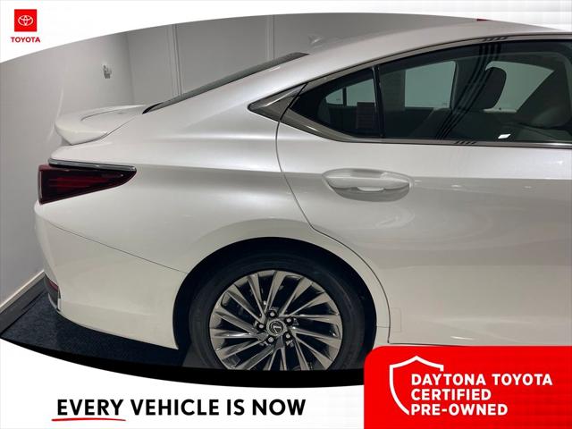 2025 Lexus ES 300h Luxury