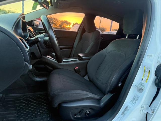 2016 Chrysler 200 Limited