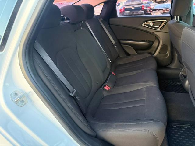 2016 Chrysler 200 Limited