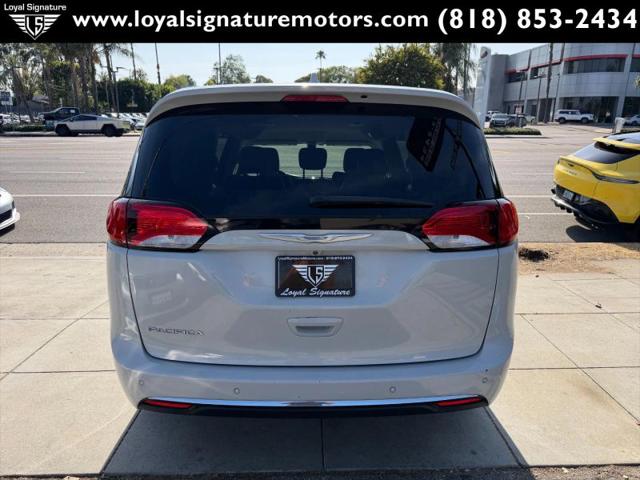 2017 Chrysler Pacifica Touring-L