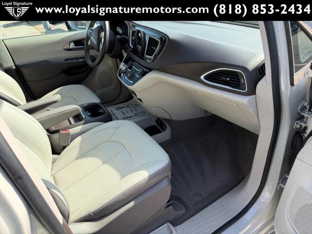 2017 Chrysler Pacifica Touring-L