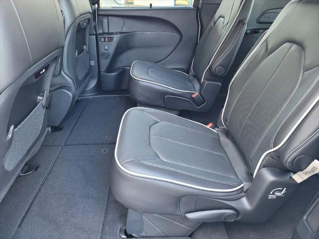2027 Chrysler Pacifica Limited AWD