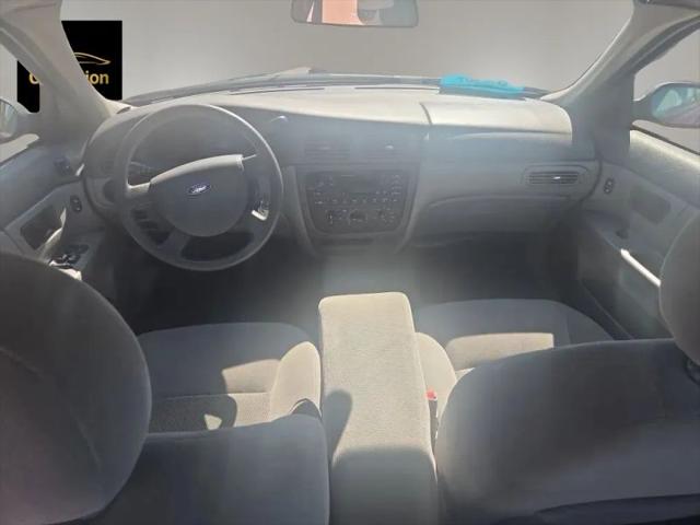 2005 Ford Taurus SE