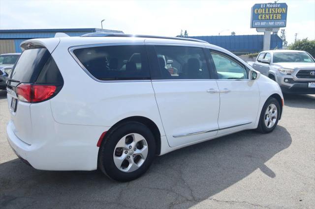 2017 Chrysler Pacifica Touring-L Plus