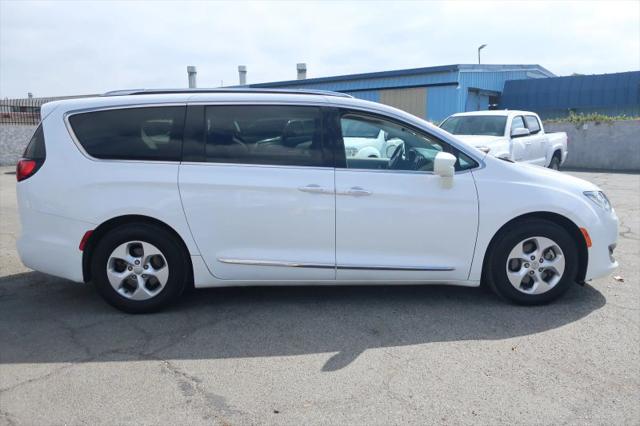 2017 Chrysler Pacifica Touring-L Plus