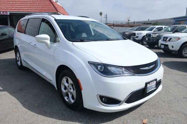 2017 Chrysler Pacifica Touring-L Plus