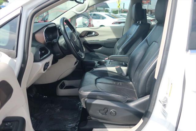 2017 Chrysler Pacifica Touring-L Plus
