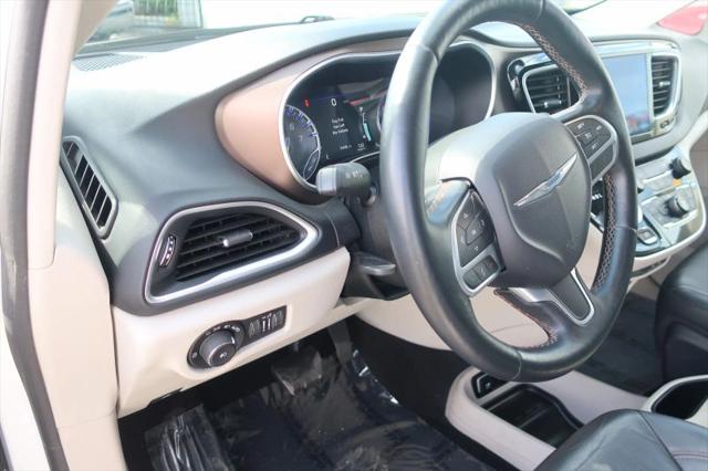 2017 Chrysler Pacifica Touring-L Plus