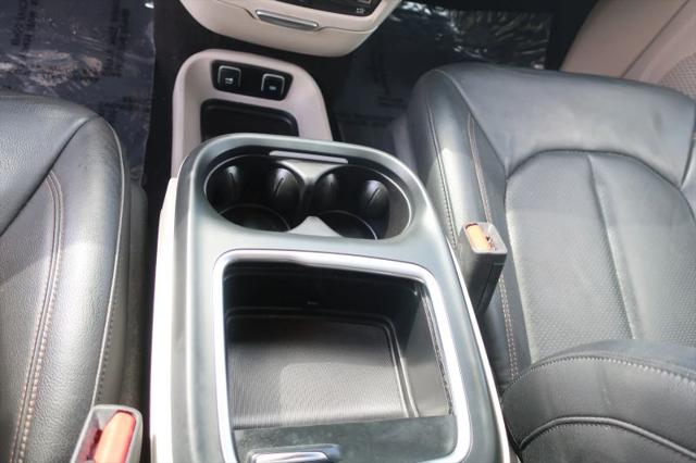 2017 Chrysler Pacifica Touring-L Plus