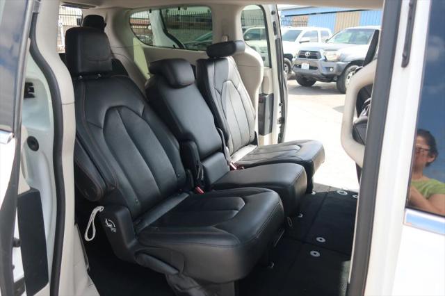 2017 Chrysler Pacifica Touring-L Plus