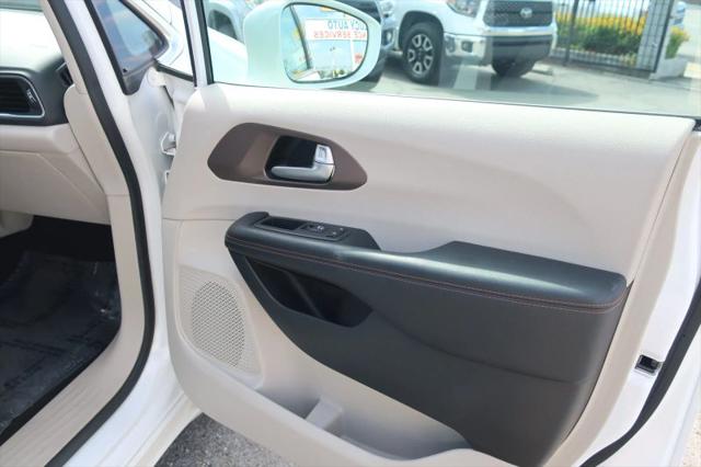 2017 Chrysler Pacifica Touring-L Plus