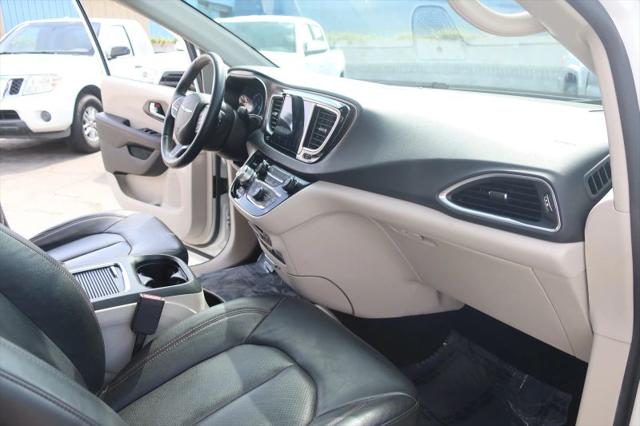 2017 Chrysler Pacifica Touring-L Plus