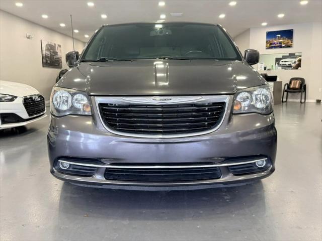 2015 Chrysler Town & Country S for sale in Tampa, FL