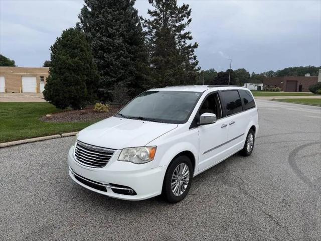 2013 Chrysler Town & Country Touring-L for sale in Willoughby, OH