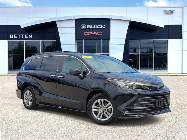 2023 Toyota Sienna Woodland Edition for sale in Muskegon, MI