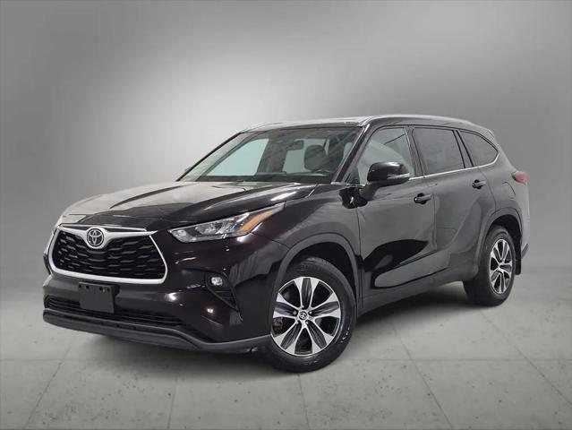 2021 Toyota Highlander XLE for sale in Farmington Hills, MI