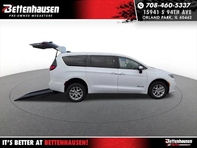2023 Chrysler Pacifica Touring L for sale in Orland Park, IL