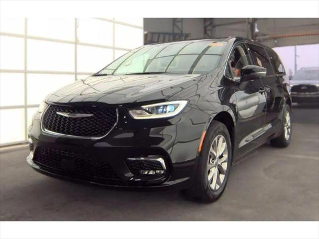 2023 Chrysler Pacifica Touring L AWD for sale in East Dubuque, IL