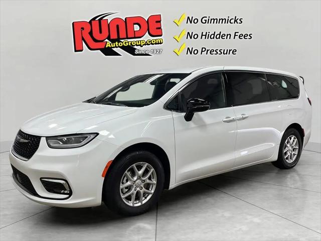 2026 Chrysler Pacifica Select for sale in East Dubuque, IL