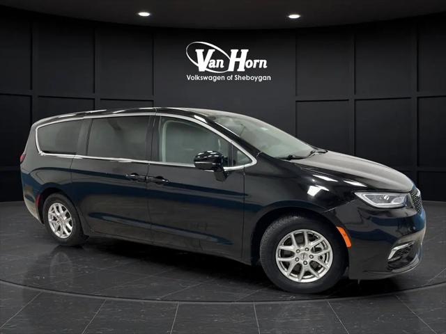 2024 Chrysler Pacifica Touring L for sale in Sheboygan, WI